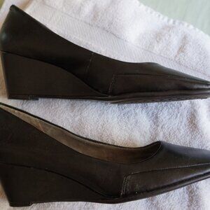 Aerosoles 8M Slip On Wedge Black Leather Closed Toe Casual Comfort Shoes